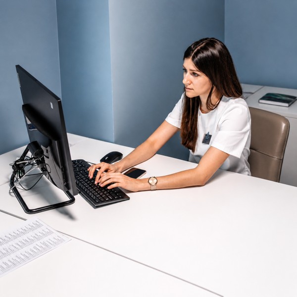 ALL in ONE PC WORKSTATION in DUbai