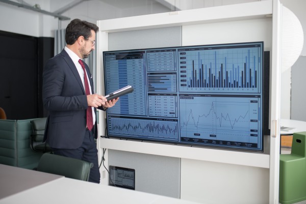 Monitors & Displays Empowering professionals with crystal-clear visuals, enhanced productivity, and dependable performance. Business Monitors Professional Displays
